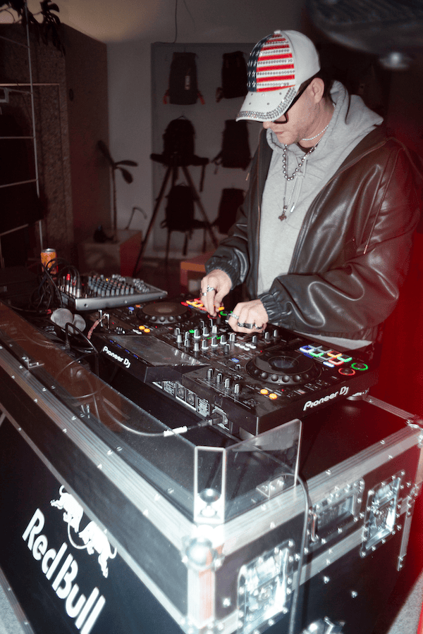 Gufrau release party galerie